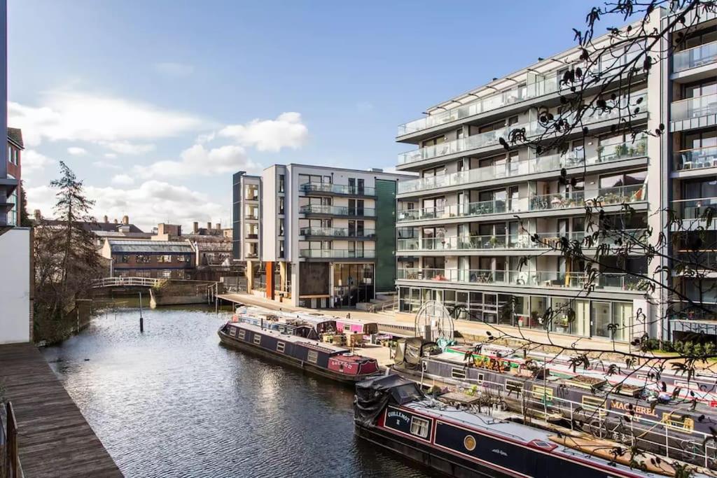 Canal-Side Apartment In Shoreditch Лондон Экстерьер фото