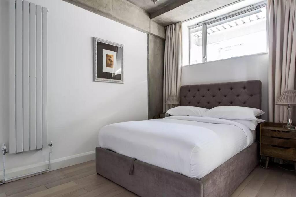 Canal-Side Apartment In Shoreditch Лондон Экстерьер фото