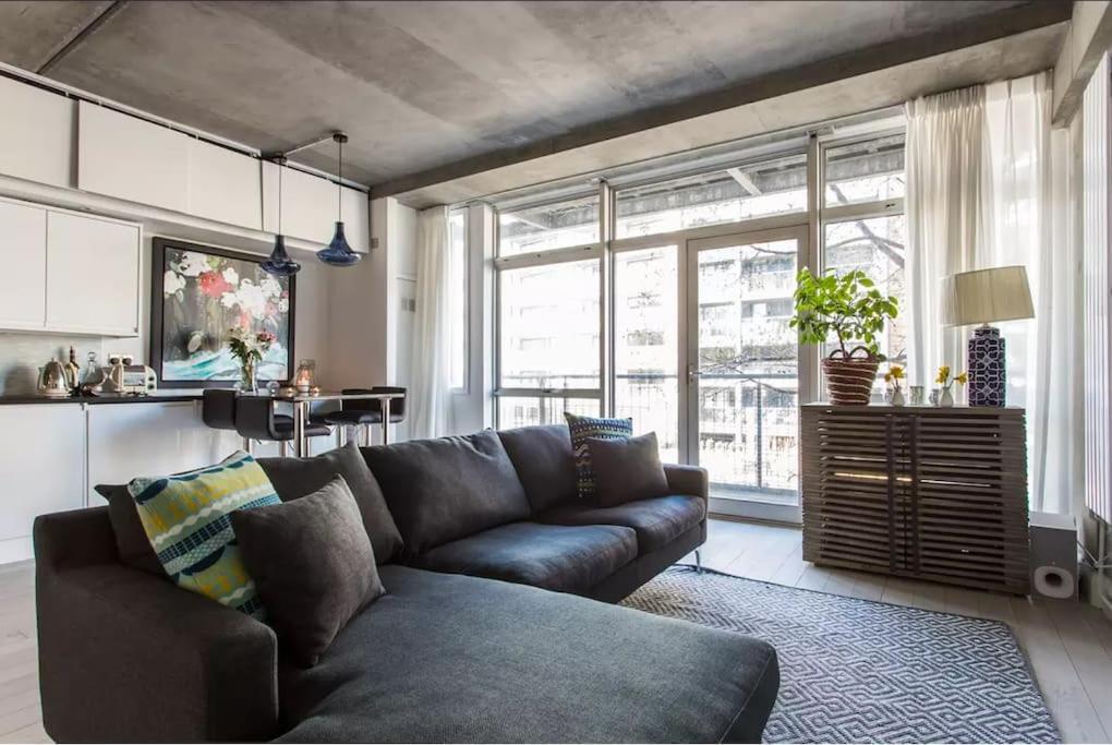 Canal-Side Apartment In Shoreditch Лондон Экстерьер фото
