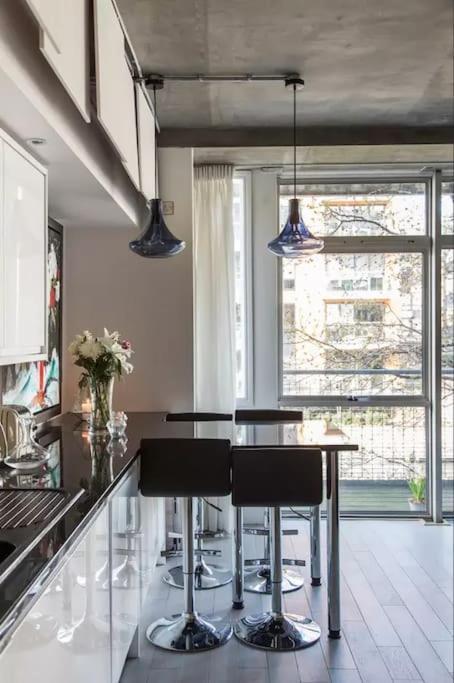 Canal-Side Apartment In Shoreditch Лондон Экстерьер фото