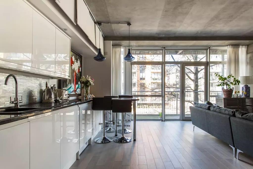 Canal-Side Apartment In Shoreditch Лондон Экстерьер фото
